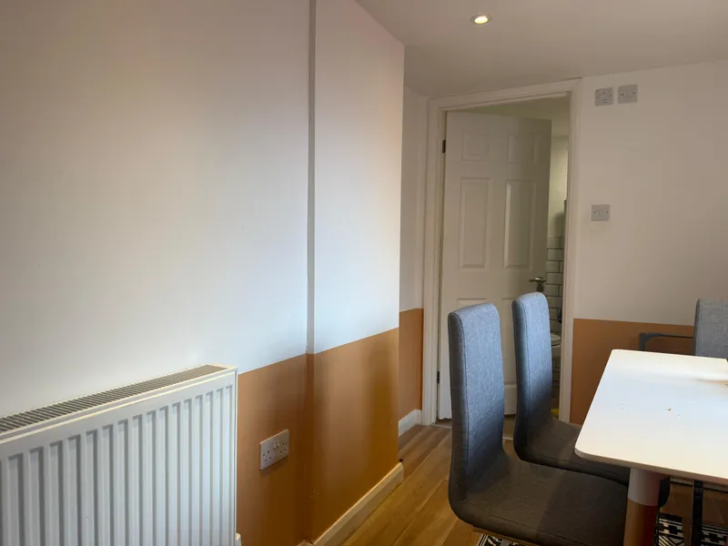 6 Bed 3 Bath // Student House House // Aug 2026 - Image 3